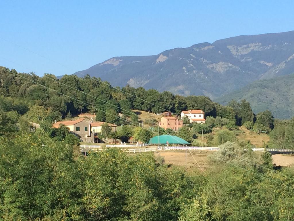 Agriturismo Dei Legi San Pietro Vara Eksteriør billede