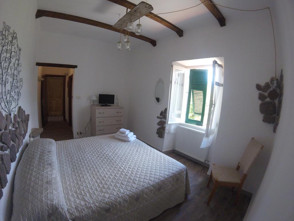 Agriturismo Dei Legi San Pietro Vara Eksteriør billede