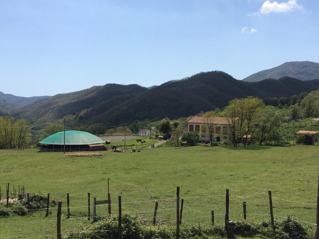 Agriturismo Dei Legi San Pietro Vara Eksteriør billede